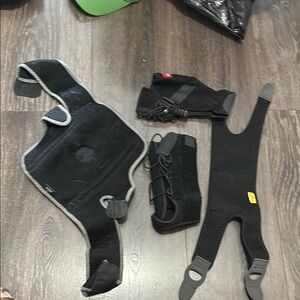 Exercise brace: set of 2 knee, ankle and right wrist
